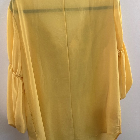 Yellow floral blouse with puffy sleeves. - Picture 5 of 5